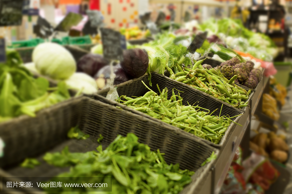 超市里的新鲜蔬菜。健康食品的概念,生物,素食,饮食。